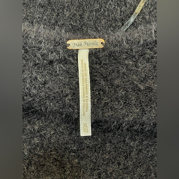 Free People Icing V-Neck Fuzzy Black Sweater Size X-Large - Picture 6 of 7